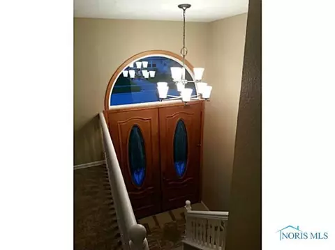 321 Ember Dr, Oregon, OH 43616 photo 2