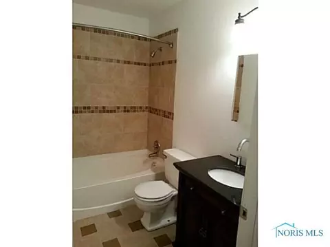 321 Ember Dr, Oregon, OH 43616 photo 4