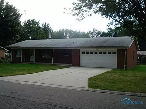 875 E Graceway Dr, Napoleon, OH 43545 photo 2