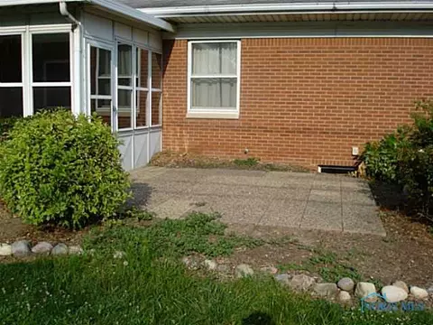875 E Graceway Dr, Napoleon, OH 43545 photo 4