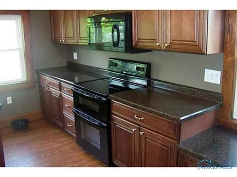 153 E Forest St, Clyde, OH 43410 photo 3