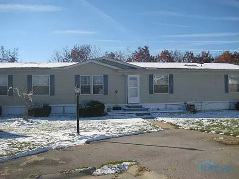 320 Cherry Tree Ln, Delta, OH 43515 photo 1