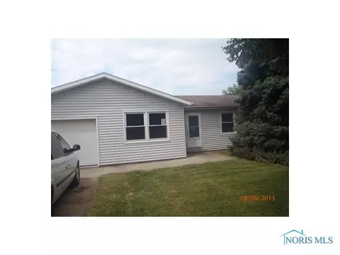 211 Douglas St, Archbold, OH 43502 photo 1