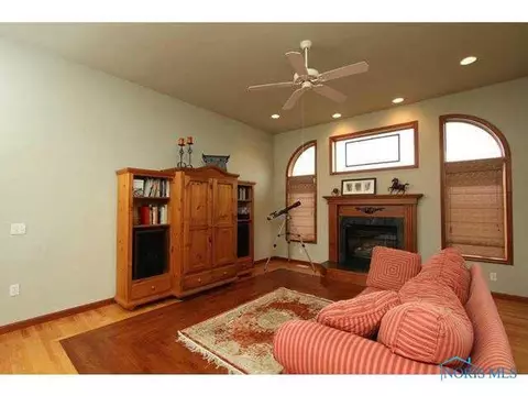 28331 Luckey Rd, Walbridge, OH 43465 photo 4