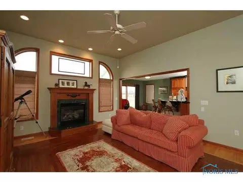 28331 Luckey Rd, Walbridge, OH 43465 photo 3