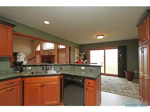 28331 Luckey Rd, Walbridge, OH 43465 photo 7