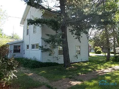 221 Cherry St, Holgate, OH 43527 photo 2