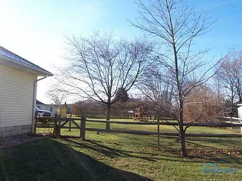 227 Maple St, Luckey, OH 43443 photo 2