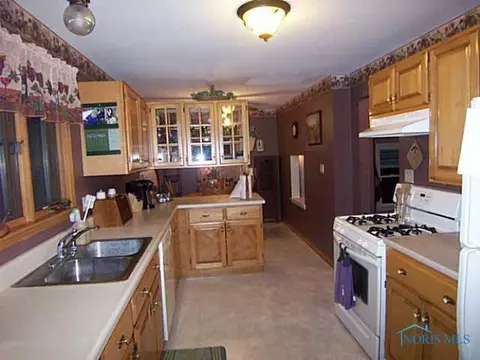 227 Maple St, Luckey, OH 43443 photo 6