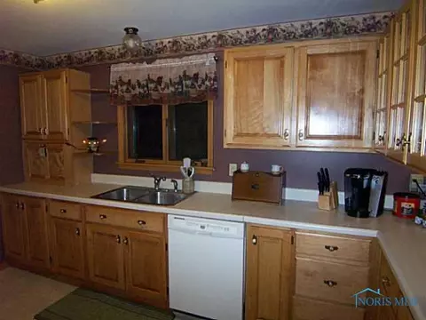 227 Maple St, Luckey, OH 43443 photo 8