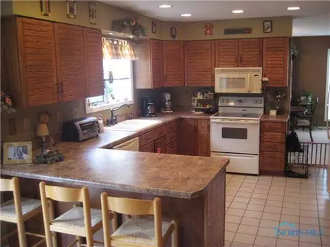 433 Connin St, Bryan, OH 43506 photo 3