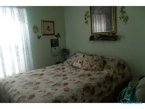 203 Ivy Ct, Walbridge, OH 43465 photo 8