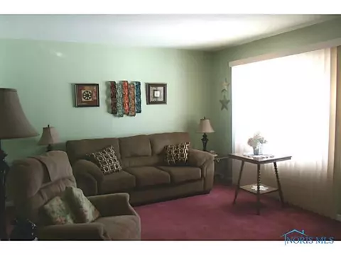 203 Ivy Ct, Walbridge, OH 43465 photo 2