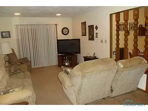 203 Ivy Ct, Walbridge, OH 43465 photo 5