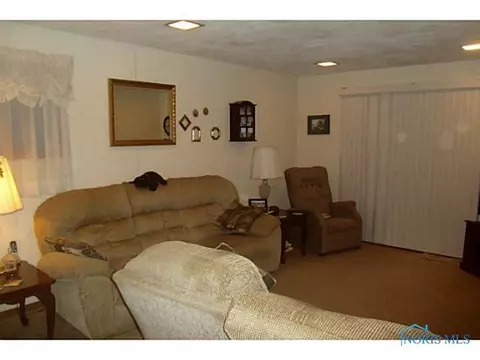 203 Ivy Ct, Walbridge, OH 43465 photo 6