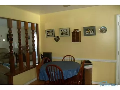 203 Ivy Ct, Walbridge, OH 43465 photo 4