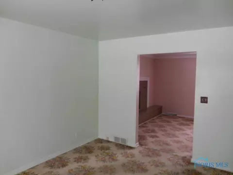 705 Mackow Dr, Toledo, OH 43607 photo 4