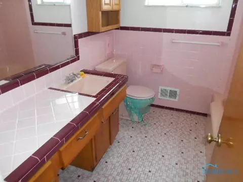 705 Mackow Dr, Toledo, OH 43607 photo 12