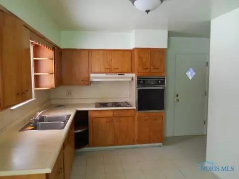 705 Mackow Dr, Toledo, OH 43607 photo 7