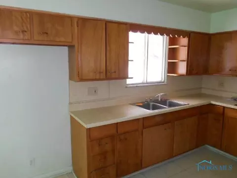 705 Mackow Dr, Toledo, OH 43607 photo 6