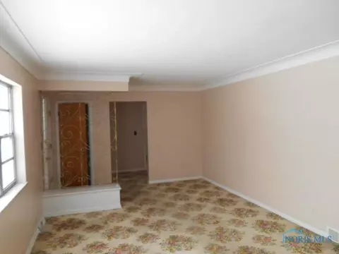 705 Mackow Dr, Toledo, OH 43607 photo 2