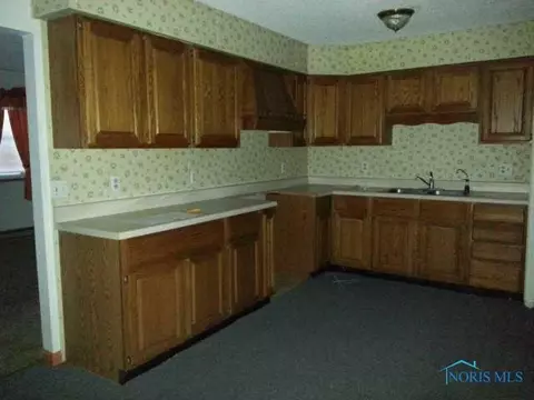 214 Maple St, Bradner, OH 43406 photo 3