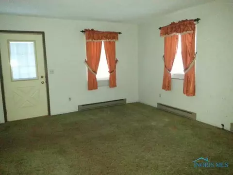 214 Maple St, Bradner, OH 43406 photo 2