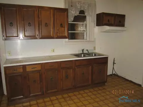 933 Avondale Ave, Toledo, OH 43607 photo 4