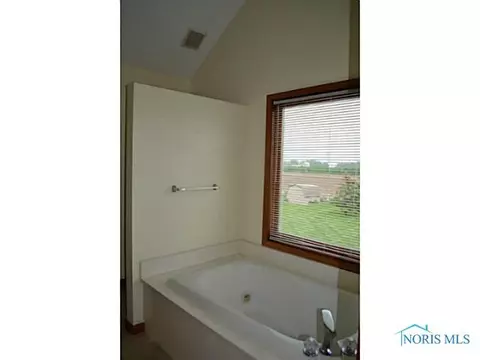 800 Greenview Ave, Delta, OH 43515 photo 10