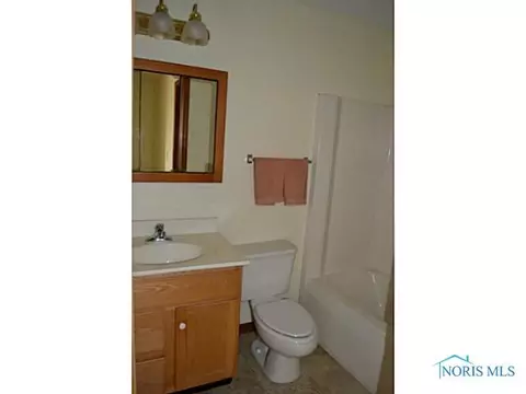 800 Greenview Ave, Delta, OH 43515 photo 7