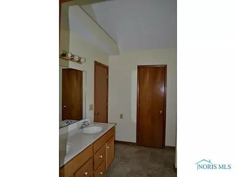 800 Greenview Ave, Delta, OH 43515 photo 9