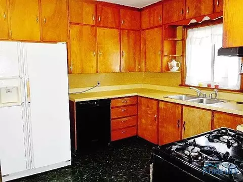 26187 E Broadway, Walbridge, OH 43465 photo 2