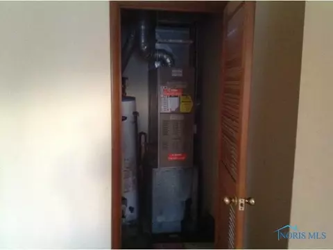 814 Independence Rd, Toledo, OH 43607 photo 6