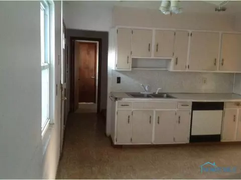 814 Independence Rd, Toledo, OH 43607 photo 3