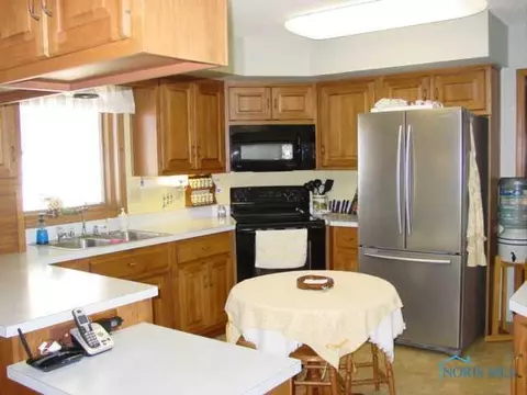 112 Shaffer Blvd, Bryan, OH 43506 photo 4