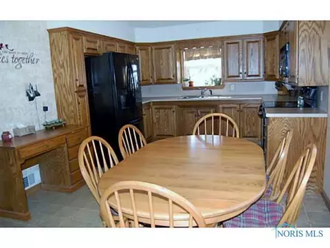 1405 E 3rd St, Ottawa, OH 45875 photo 3