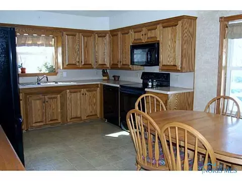 1405 E 3rd St, Ottawa, OH 45875 photo 2