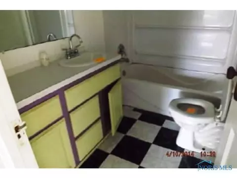 111 E Maple St, Deshler, OH 43516 photo 7