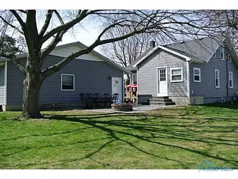 110 Lincoln St, Lyons, OH 43533 photo 2