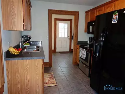 110 Lincoln St, Lyons, OH 43533 photo 5