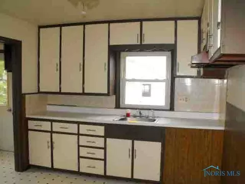 109 Fairview, Lyons, OH 43533 photo 6