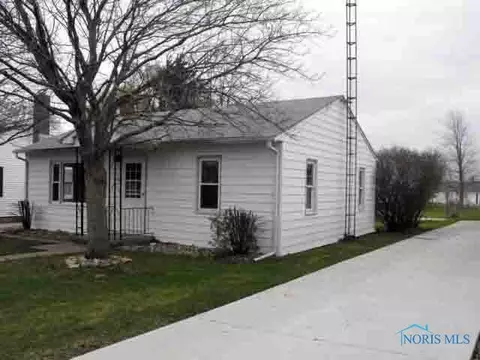 109 Fairview, Lyons, OH 43533 photo 3