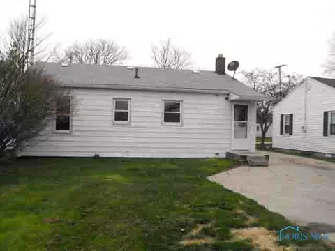 109 Fairview, Lyons, OH 43533 photo 4
