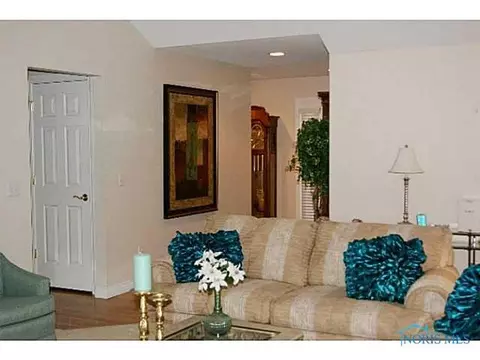 4371 E Crystal Ridge Dr, Maumee, OH 43537 photo 4
