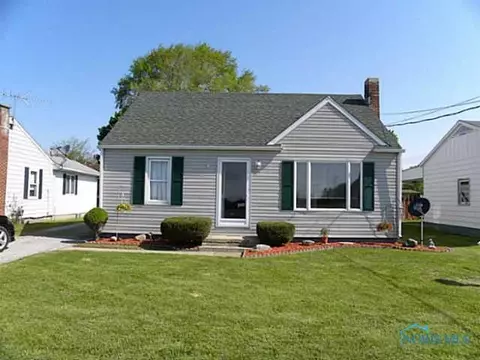 104 Ash St, Lyons, OH 43533 photo 2