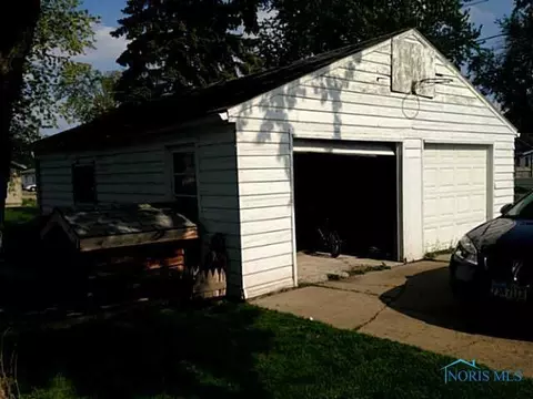 415 Wayne St, Paulding, OH 45879 photo 3