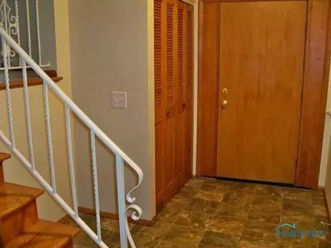 2327 Valeway Dr, Toledo, OH 43613 photo 9
