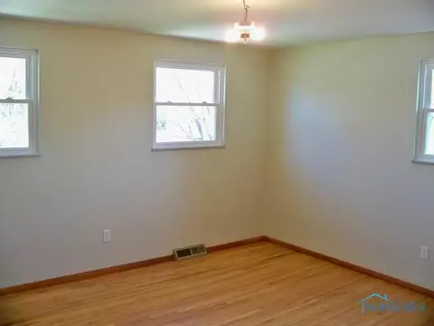 2327 Valeway Dr, Toledo, OH 43613 photo 6