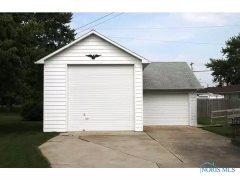 1025 Grasser St, Oregon, OH 43616 photo 17