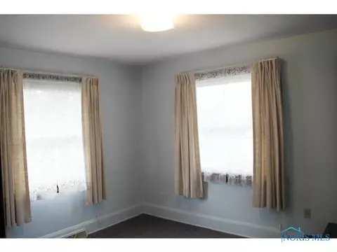 1025 Grasser St, Oregon, OH 43616 photo 12